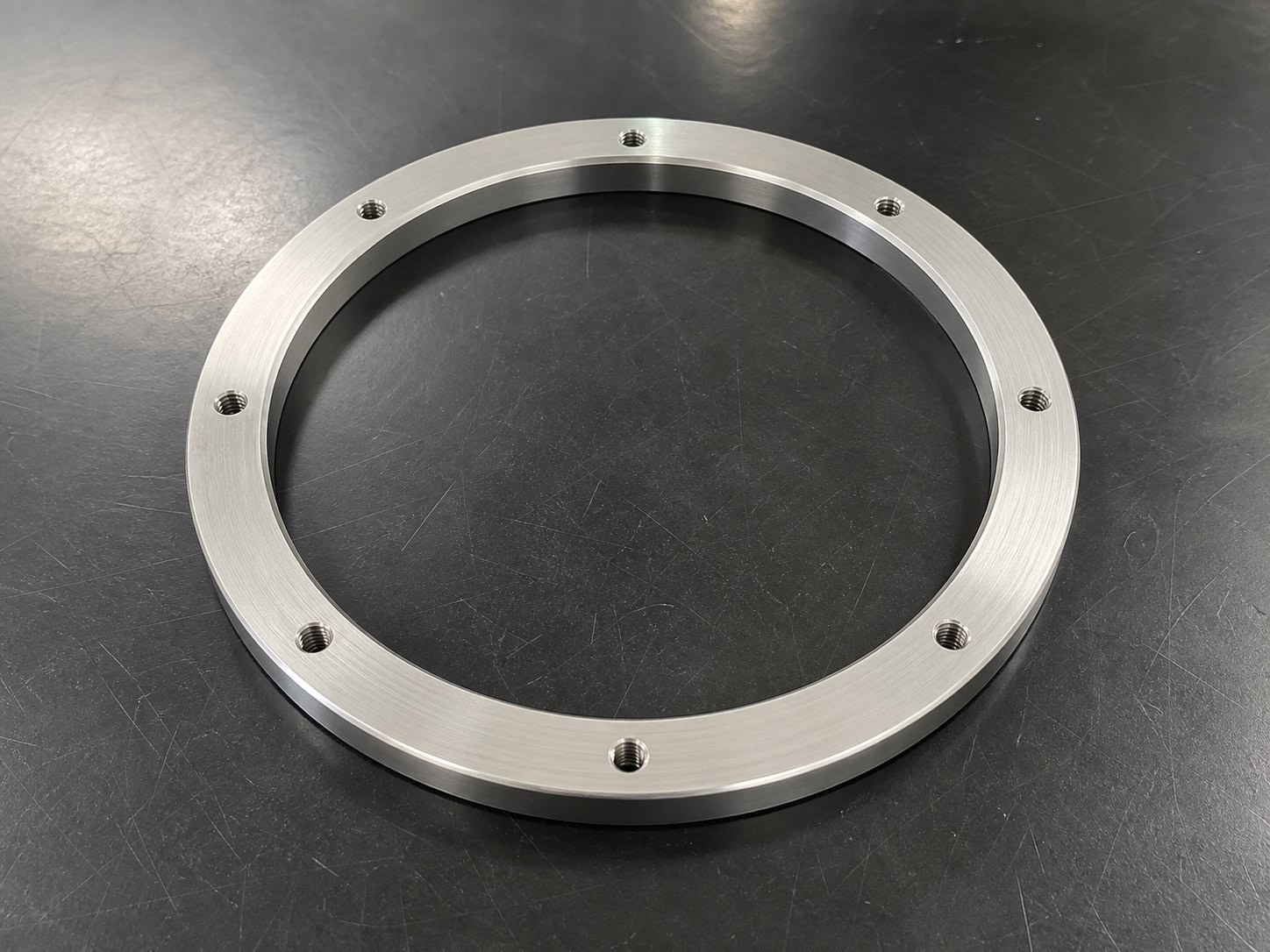 Technische CNC-Bearbeitungsanalyse: Small-Batch Machining Review for a Stainless Steel Annular Flange: Critical Dimensions,