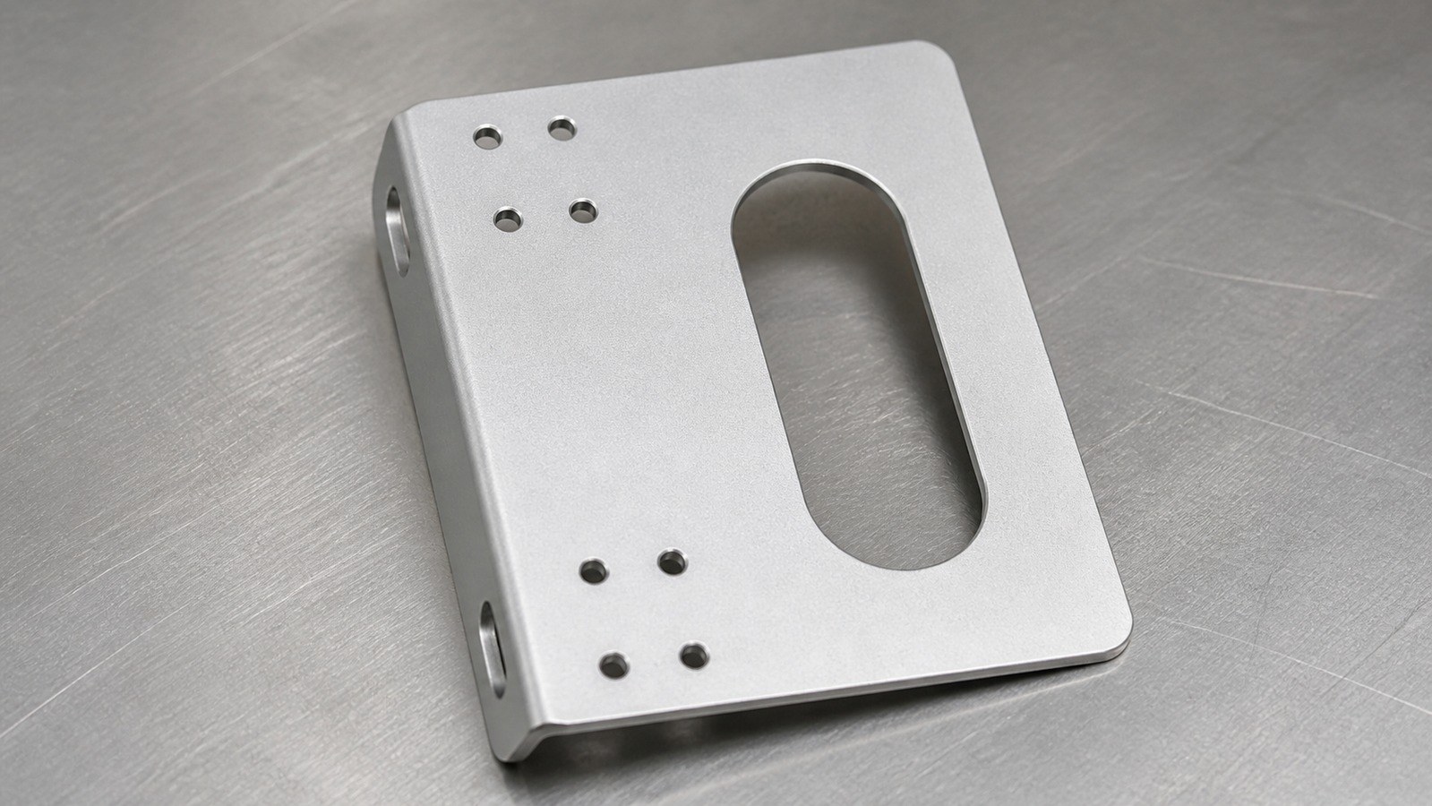 Technische CNC-Bearbeitungsanalyse: Machining Case for a Bent Hanger Bracket in Custom Automation Assembly Equipment: Hole-Slot