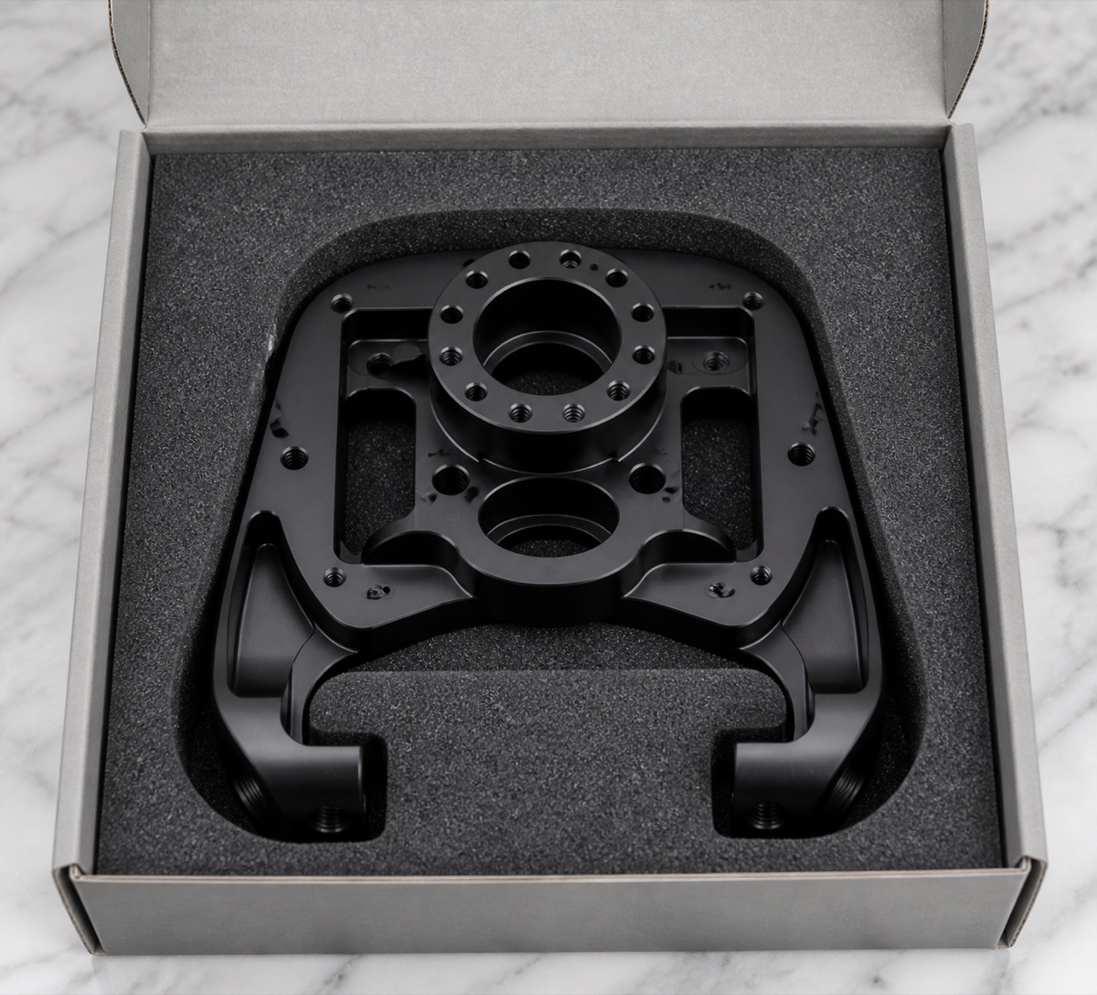 Schaumverpackung fuer schwarz eloxierte Taillenlenker-Baugruppe eines humanoiden Roboters