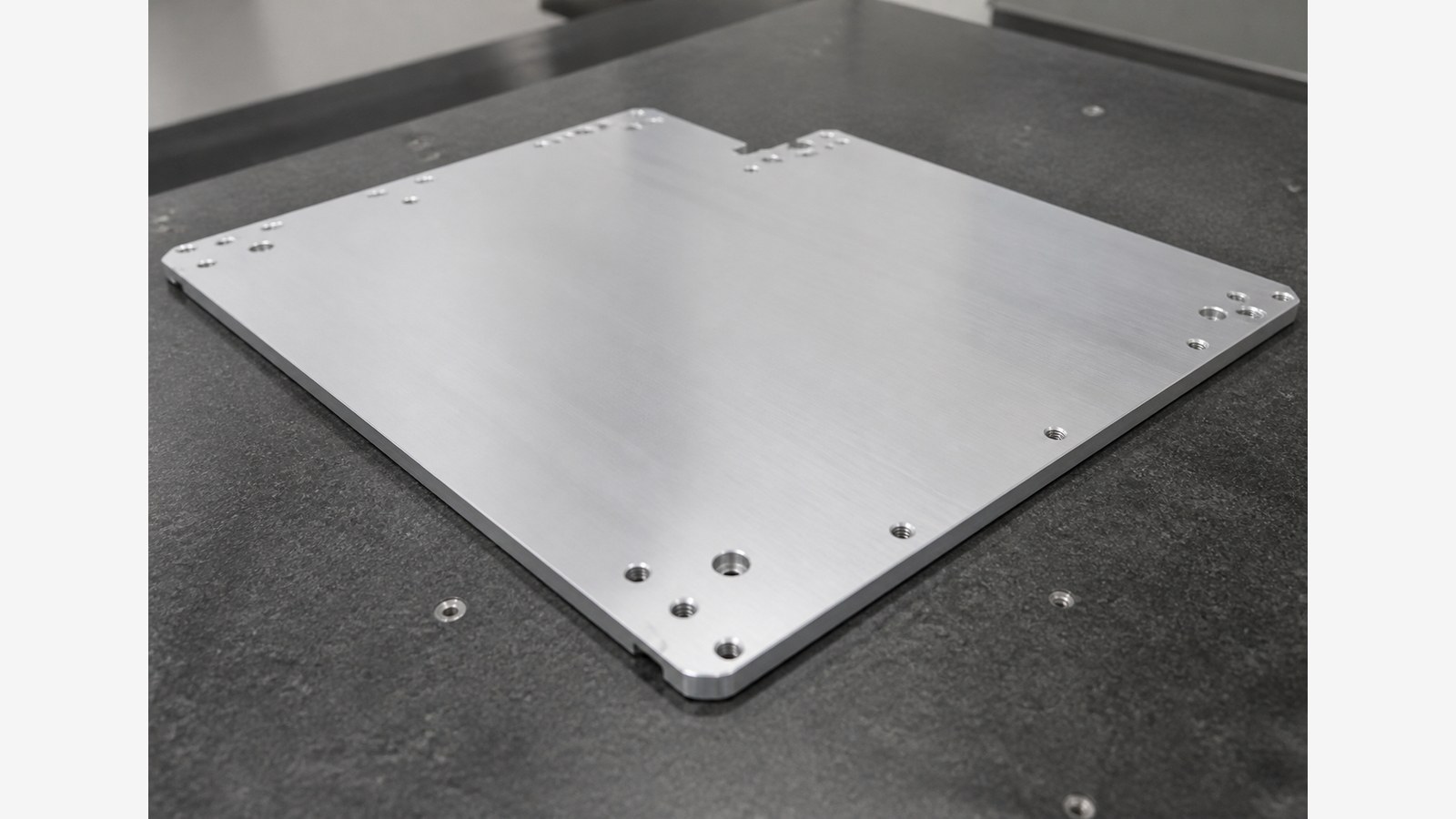 Technische CNC-Bearbeitungsanalyse: CNC Machining Review of a Rectangular Load-Bearing Plate for Custom Automation Assembly