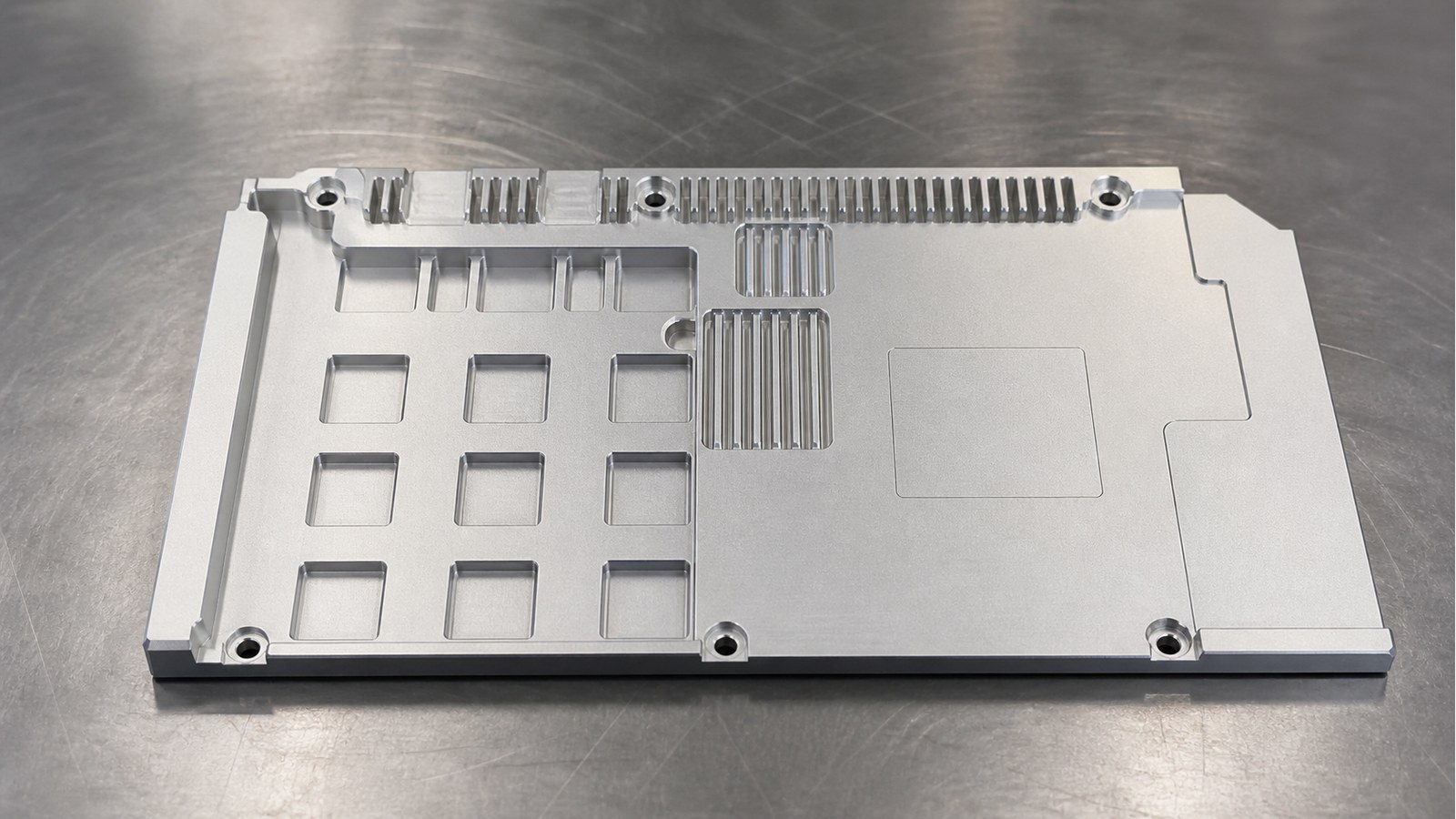 Technische CNC-Bearbeitungsanalyse: Hole-Slot Coordination and Burr Control for a Rectangular Panel Used in Custom Automation