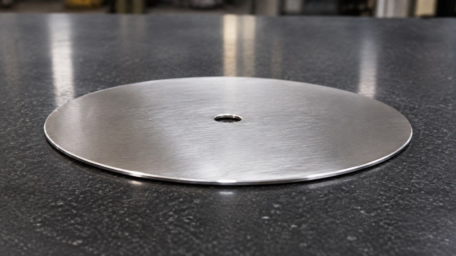 Technische CNC-Bearbeitungsanalyse: Prototype Machining of a Round Thin Cover Plate for Custom Automation Assembly Equipment:
