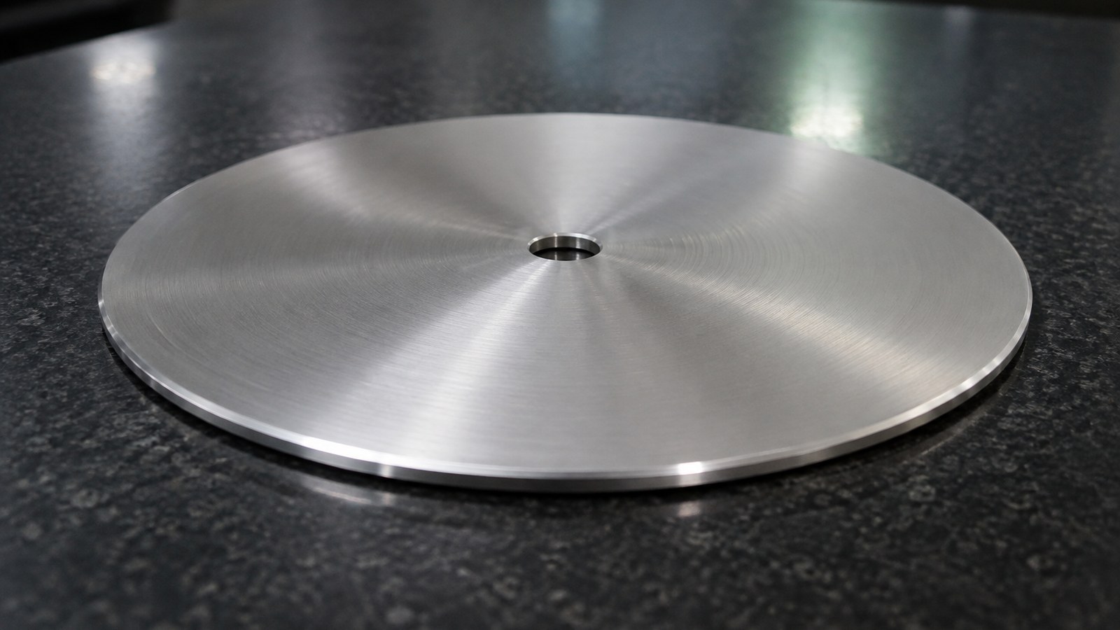Technische CNC-Bearbeitungsanalyse: Small-Batch Review of a Round Stainless-Steel Cover for Custom Automation Equipment: