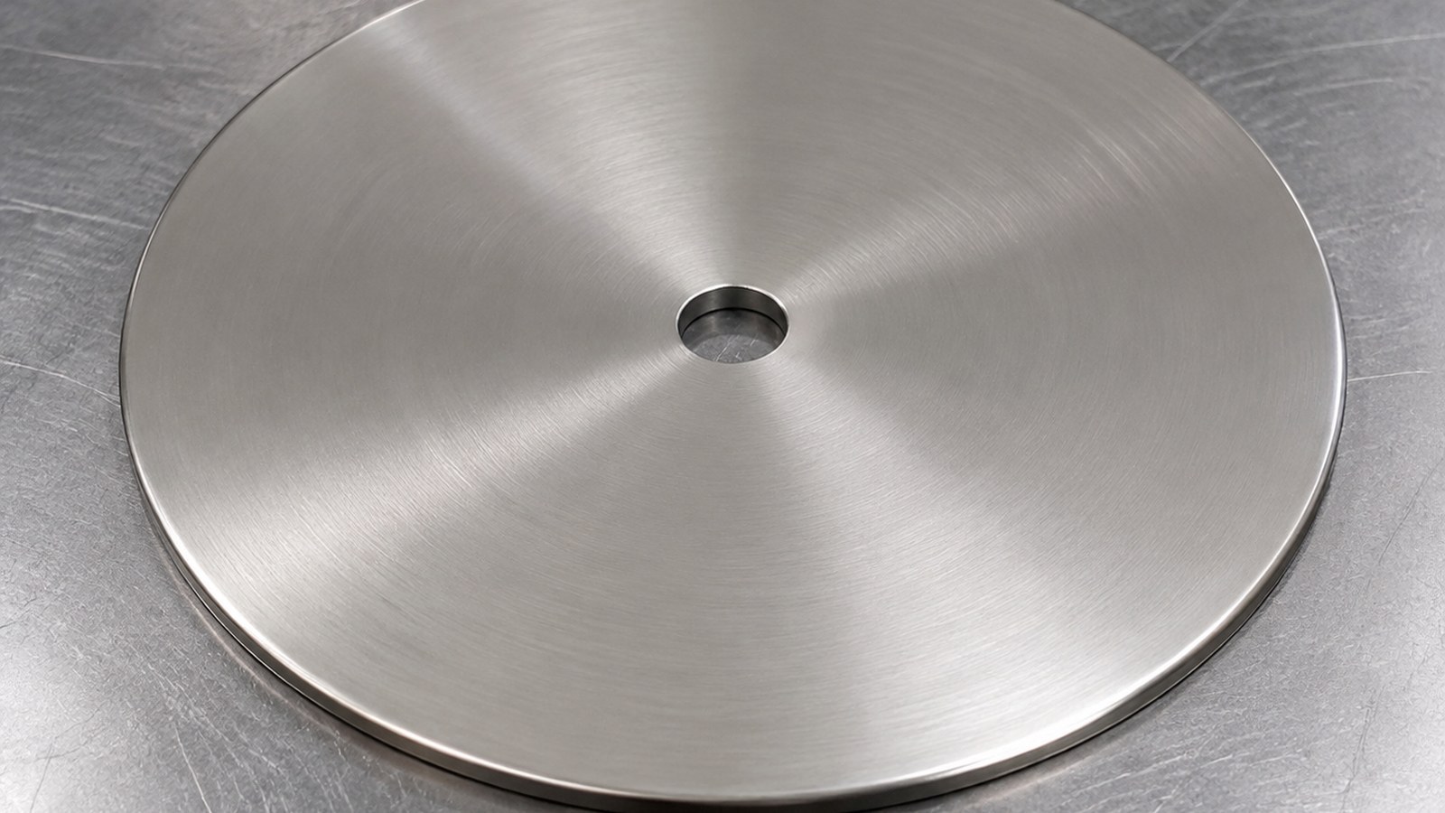 Technische CNC-Bearbeitungsanalyse: Small-Batch Review of a Round Stainless-Steel Cover for Custom Automation Equipment: